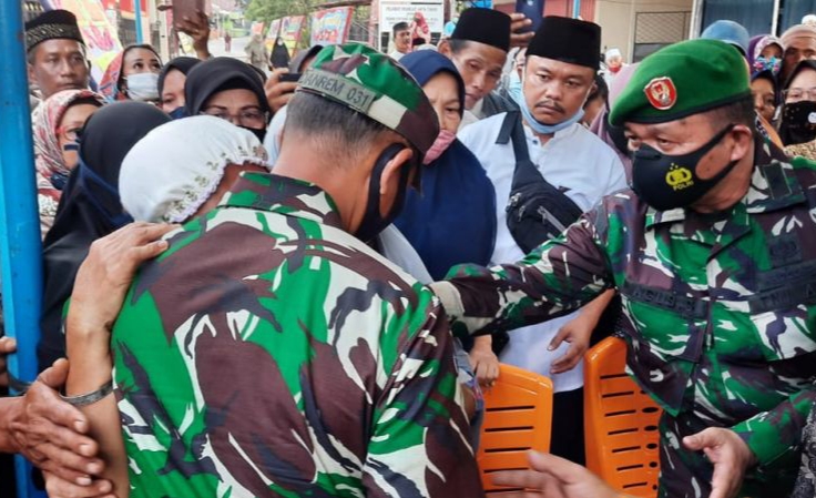 Berikan Santunan, Gubernur Riau Ucapkan Belasungkawa Gugurnya Prajurit TNI Asal Pekanbaru