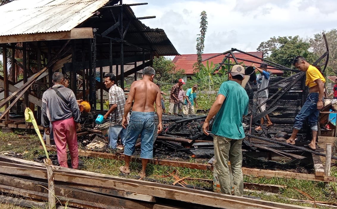 Pergi ke Warung, Rumah Nasir di Sungai Tohor Meranti Nyaris Jadi Abu