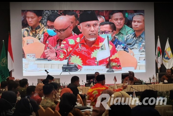 Hadiri Rakorgub di Pekanbaru, Gubernur Sumbar Kritik Kemendagri