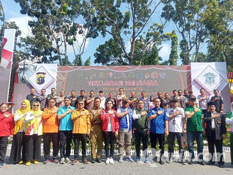 Deklarasi Keselamatan Berkendara dan Pemilu Damai, Polwan Tampilkan Atraksi Moge