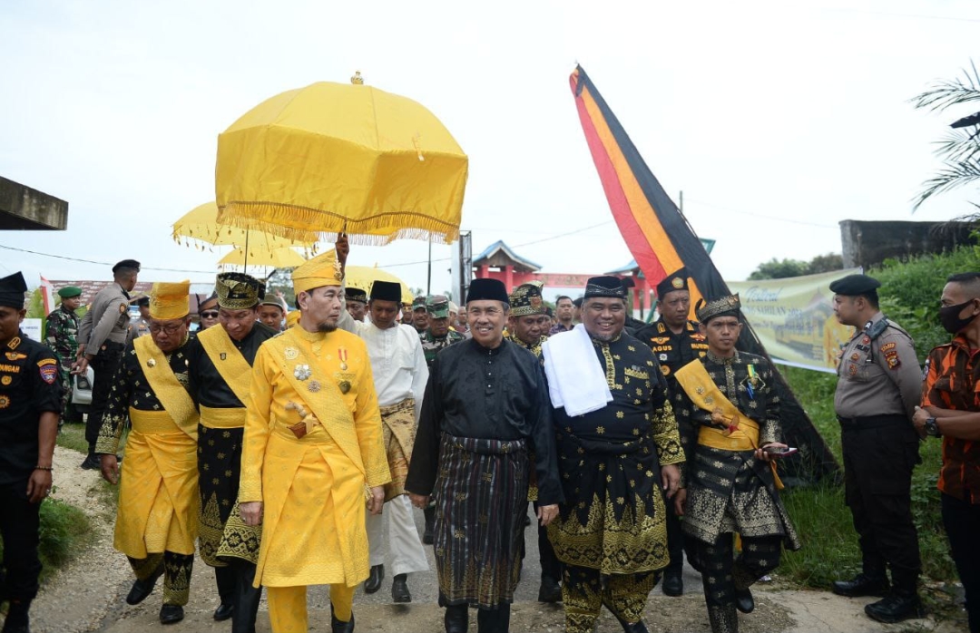 Terkait Dokumen Kerajaan di Riau, Gubri Instruksikan Kadisbud Temui Kepala Arsip Nasional