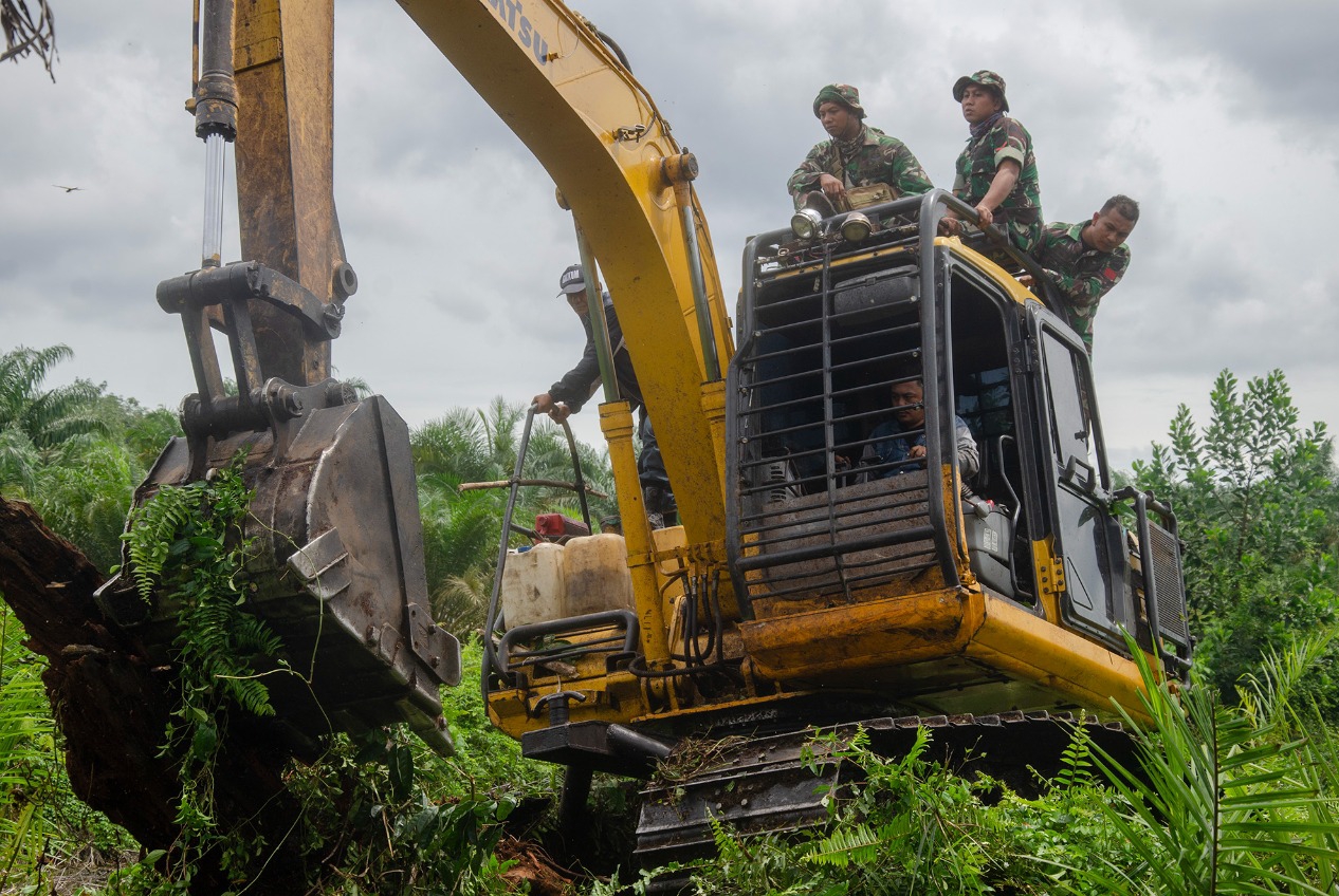 1 Excavator Diamankan di GM Siak Kecil, Pelaku Perambah Hutan Buron