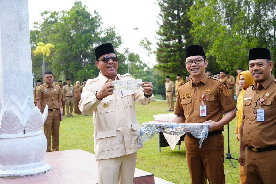 Sebelum Cuti, Bupati Suhardiman Serahkan Fasilitas Dinas