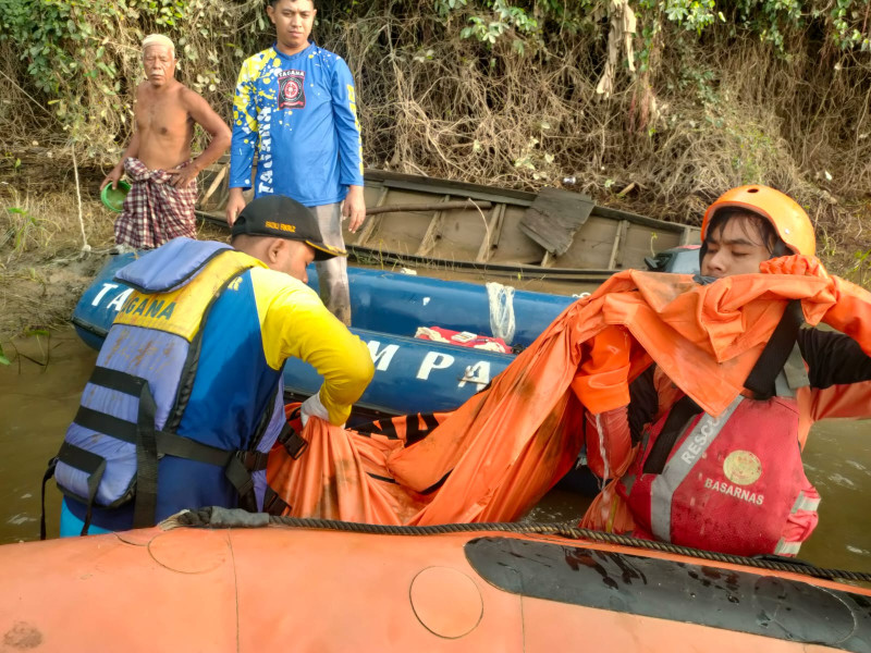 Tim SAR Temukan Bocah yang Jatuh dari Sampan di Sungai Gelombang