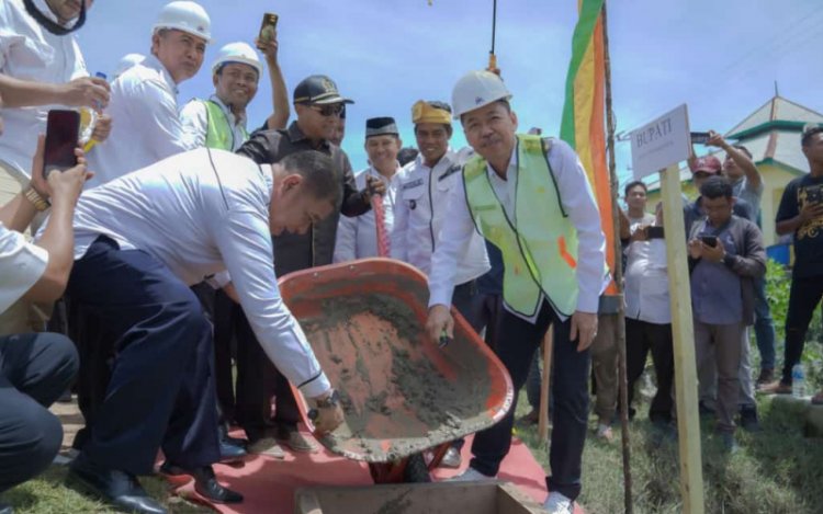 Kunker ke Sinaboi, Afrizal Sintong Letakkan Batu Pertama Pembangunan Jembatan dan Resmikan Kantor Lurah