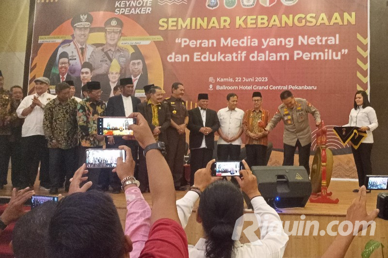 Buka Seminar Kebangsaan, Kapolda Riau: Peran Media Sangat Penting dalam Sukseskan Pemilu