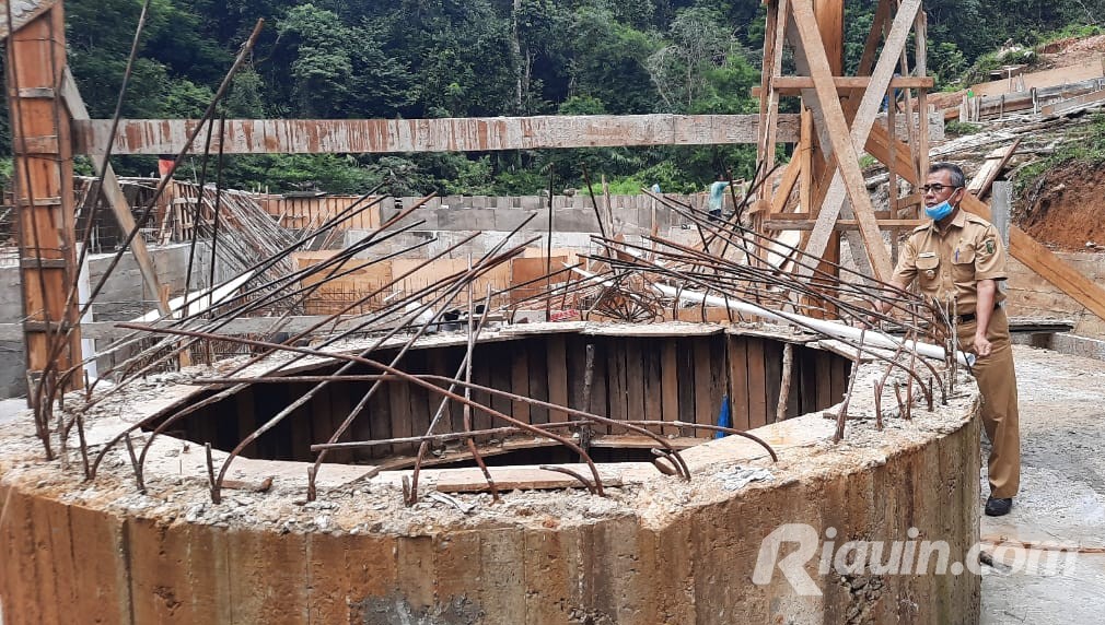Kolam Pemandian Air Panas Hulu Kuantan Ditargetkan 19 Februari Rampung, Bupati Mursini: Harus Digesa