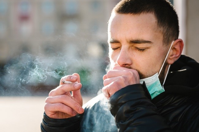 Wow, Temuan Baru Ini Ungkap Nikotin Lindungi Perokok dari Covid-19