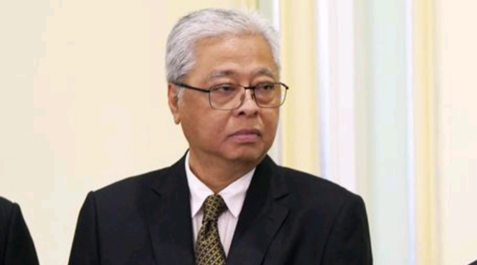 Yassin Mundur, Raja Malaysia Tunjuk Ismail Yaakob Perdana Menteri