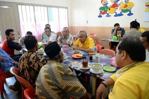 Cagub Nomor Empat Nikmati Kopi Pagi di Kota Rengat