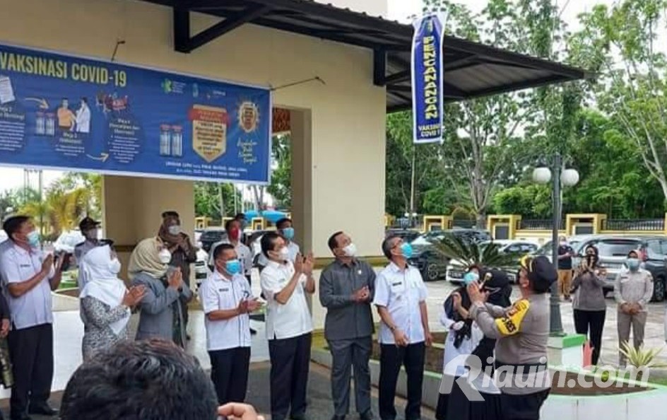 Usia Sudah Lewat Batas, Bupati Kuansing Tidak Disuntik Vaksin Corona