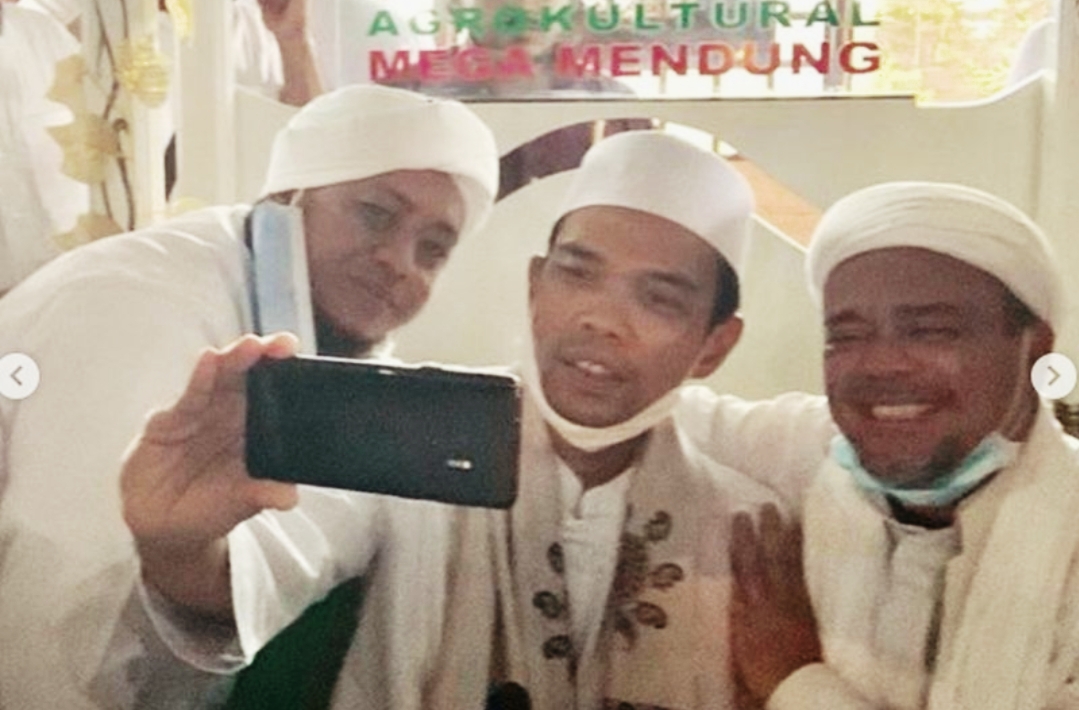 Bertemu Habib Rizieq, UAS Berswafoto dan Bagikan ke Medsos