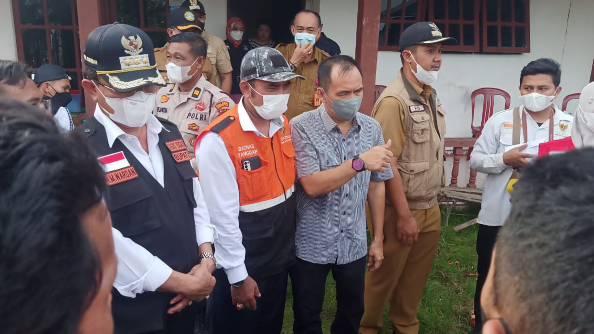 Musibah Longsor di Teluk Dalam Inhil, Bupati dan Ketua DPRD Tinjau Kondisi Warga