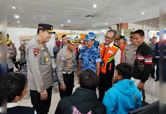 Kapolda Riau Minta Petugas Bandara SSK II Pekanbaru Layani Pemudik dengan Baik