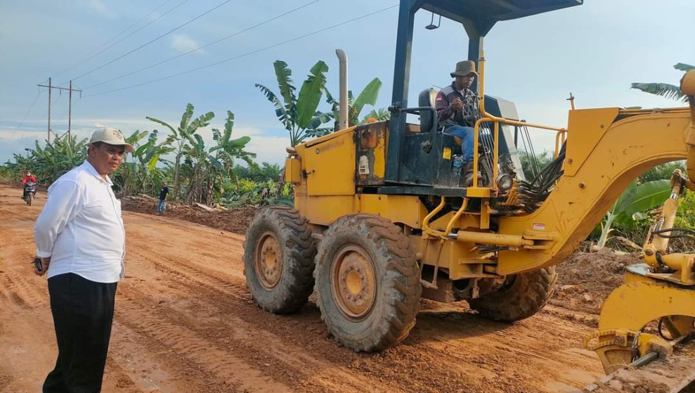 Koordinasi Bupati, PT Jatim Bantu Pemkab Rohil Perbaiki Jalan Lintas Kubu yang Rusak Parah