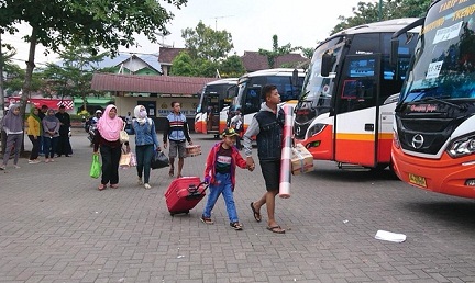 Tiket Pesawat Mahal, Orang Sumatera Pilih Mudik Pakai Bus Umum