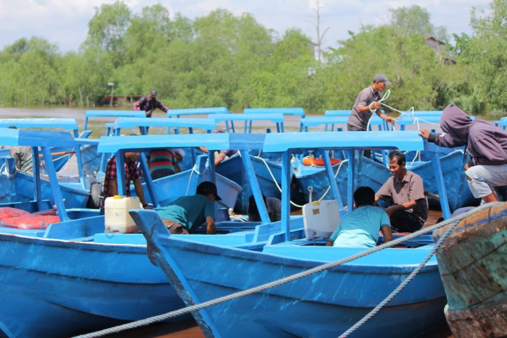 Nelayan di Riau Dapat Bantuan 2 Kapal Fiber dari KKP