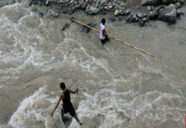 Tiga Siswa SMK di Padang Hilang Terbawa Arus Sungai