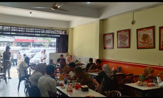 Bakal Kena Sanksi, ASN Nongkrong di Warung Kopi Saat Jam Kerja Dirazia Satpol PP Pekanbaru