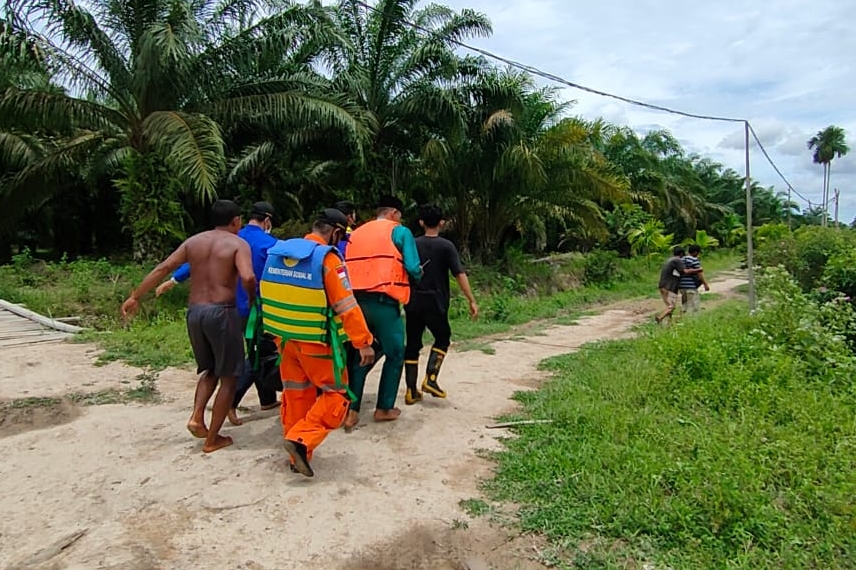 Perahu Angkut Sawit di Bagan Besar Dumai Terbalik, 1 Tewas dan 2 Hilang