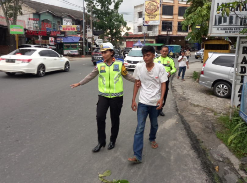 Laka Lantas di Harapan Raya, Pengendara Mio Tewas Usai Senggol Truk