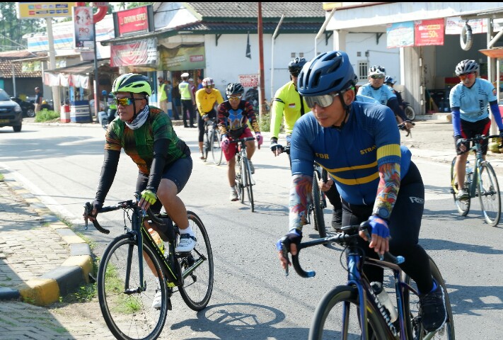 Sambil Gowes, Kapolda Banten Pantau Situasi Kawasan Wisata Anyer