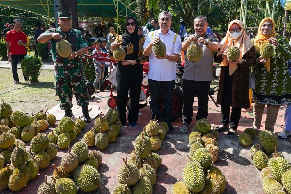 Gebyar Makan Durian, Gubri dan Wabup Bengkalis Makan Durian Sepuasnya