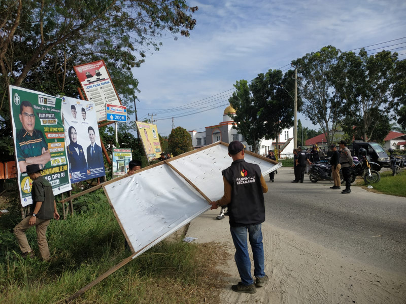 Memasuki Masa Tenang, Polisi Dampingi Penurunan APK di Wilayah Pujud