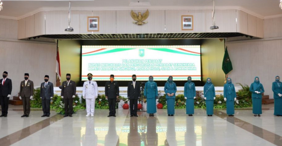 Syamsuar Lantik 1 Penjabat dan 4 Pejabat Sementara 5 Daerah di Riau, Ini Nama-namanya