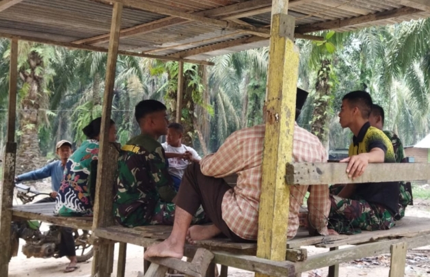Satgas TMMD Kodim Bengkalis Jalin Komsos dengan Masyarakat Dusun Sialang Muda