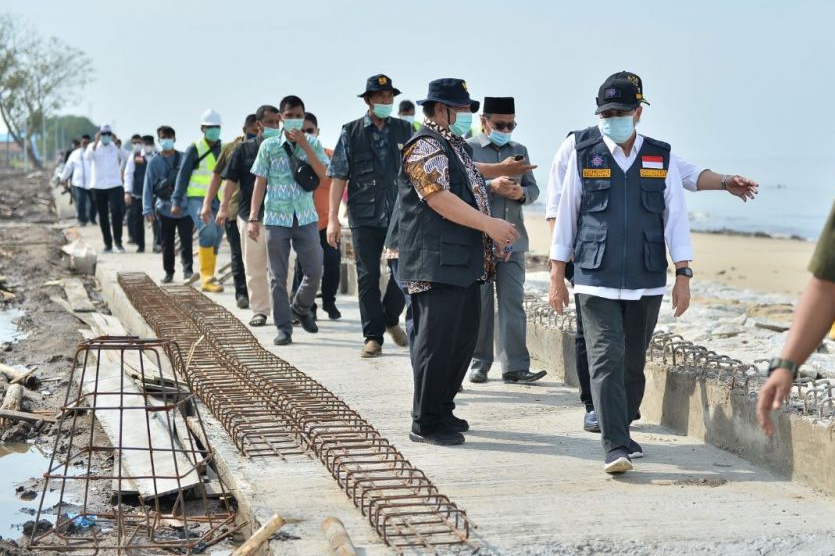 Tinjau Pembangunan Turap di Rupat, Syamsuar: Semoga Jadi Destinasi Wisata Kebanggan Riau