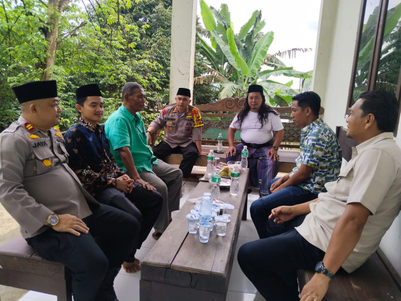 Duduk Bareng Pendiri Ponpes Nur Alif, Kapolres Inhu Ajak Jaga Kamtibmas.
