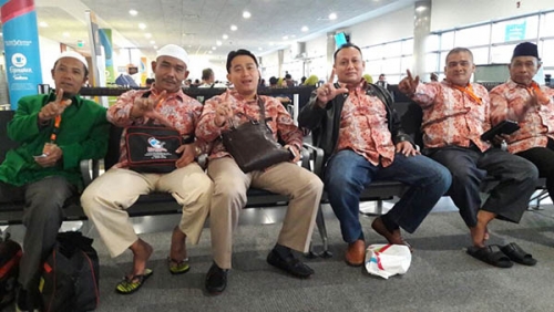 Cawagubri Hardianto Tunaikan Ibadah Umroh