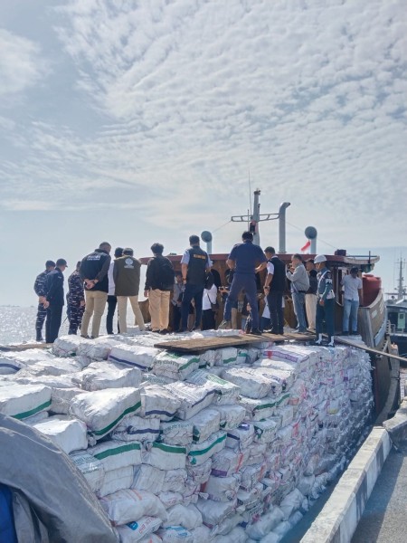 Gakkum Kehutanan dan Lanal Dumai Gagalkan Penyelundupan 200 Ton Arang Bakau ke Malaysia