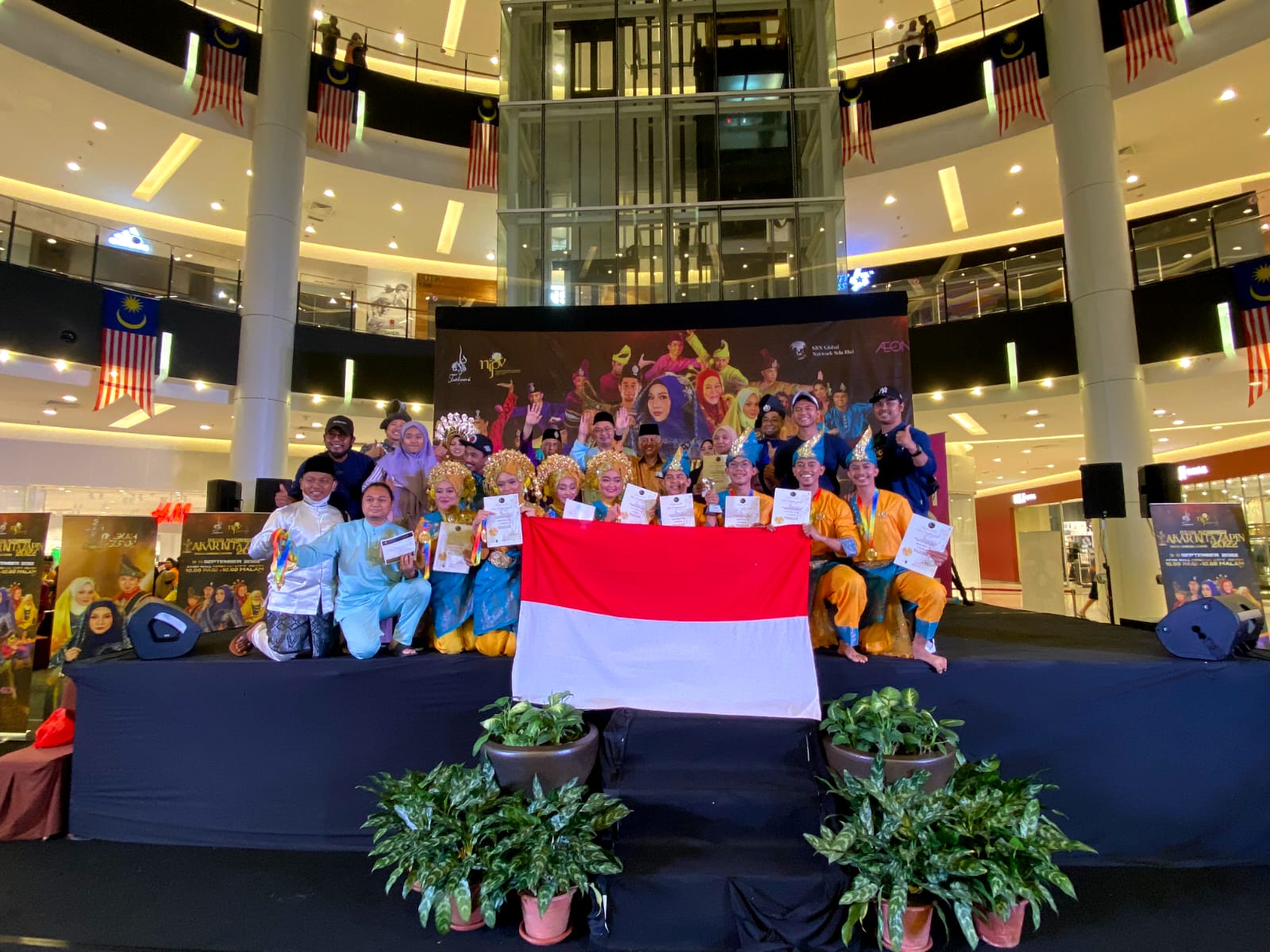Ikuti Lomba Zapin Internasional di Malaysia, Tim Zapin dari Pelalawan Riau Raih Juara 2