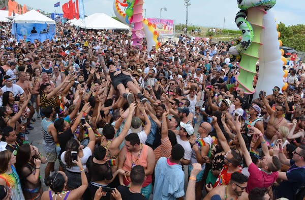 Pesta Gay di Miami Berawal Ceria, Kemudian Belasan Ribu Positif Corona
