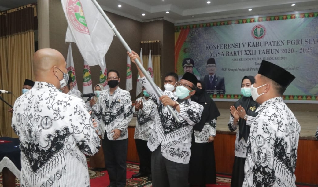 Arfan Usman Resmi Jabat Ketua PGRI Siak Hingga Tahun 2025