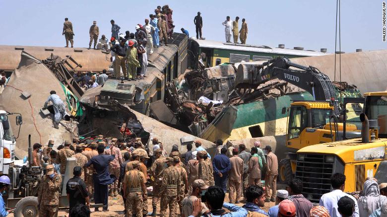 35 Orang Dilaporkan Tewas dalam Kecelakaan Kereta di Pakistan