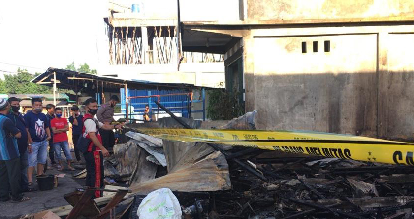Rumah Kos-kosan di Pasar Sambu Inhil Hangus Dilalap Api, Diduga Korsleting Listrik