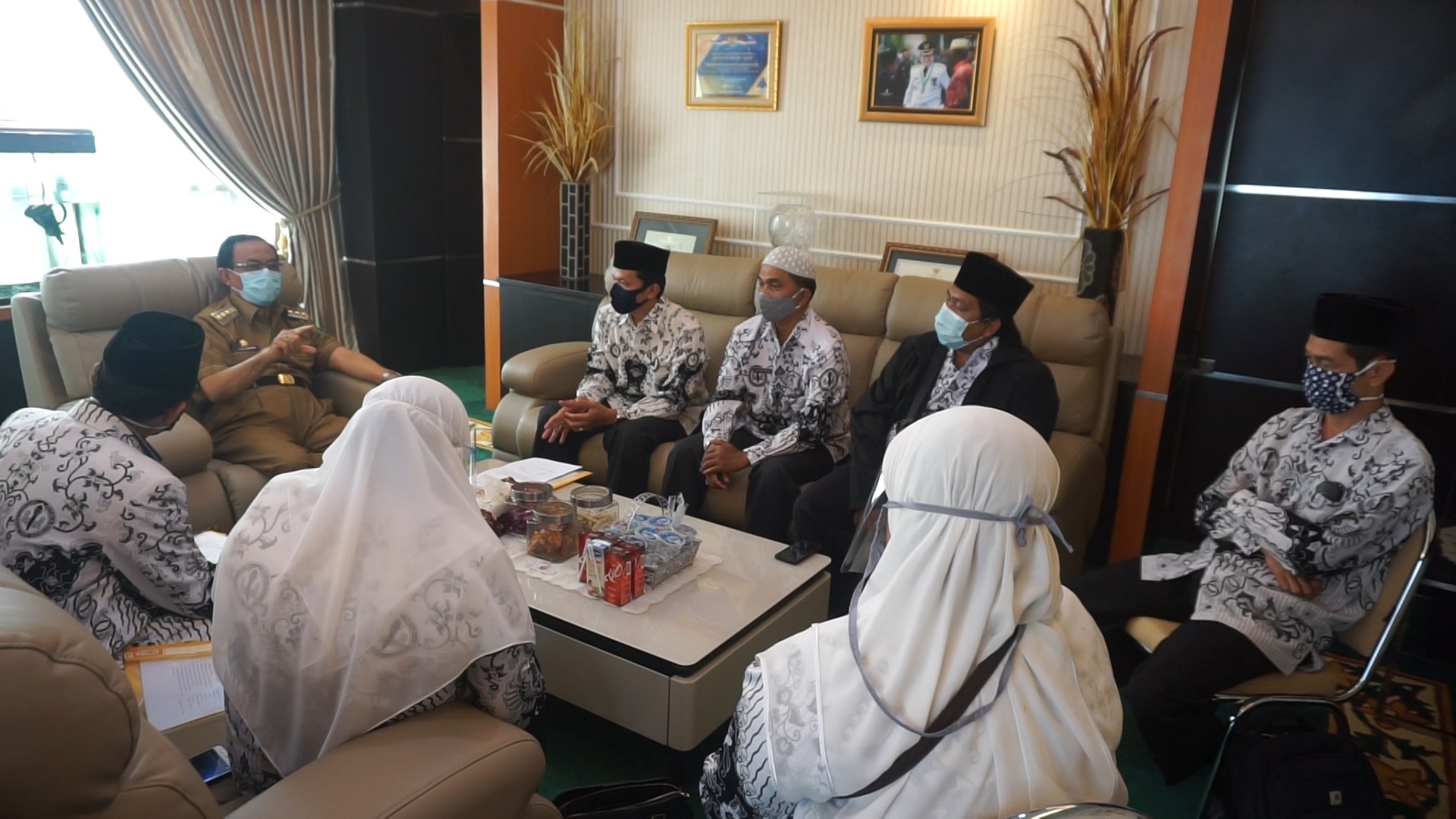 Pengurus PGRI Inhil Silaturrahmi dengan Bupati Wardan 