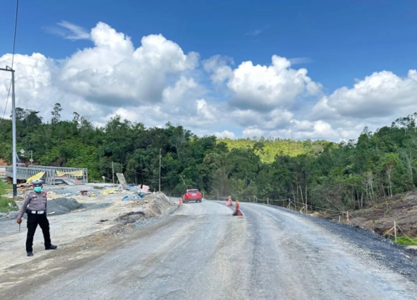 Jalan Lintas Riau - Sumbar di XIII Koto Kampar Kembali Normal