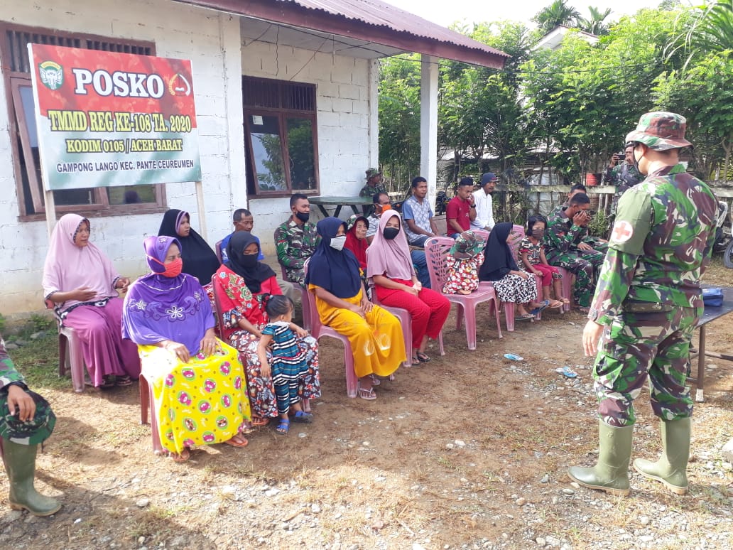 Tim Medis Satgas TMMD Aceh Barat Sosialisasi Protokol Covid-19 ke Masyarakat