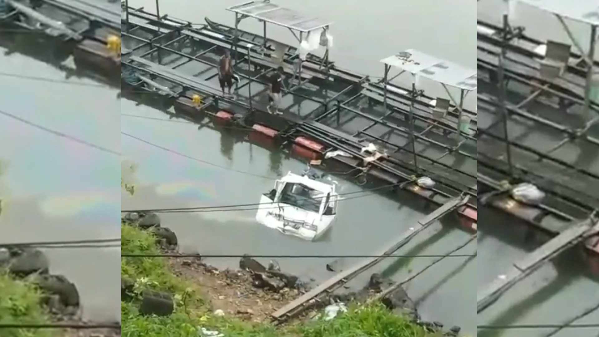Diduga Akibat Jalan Licin, Mobil Pickup Terjun Masuk Sungai Rantau Berangin