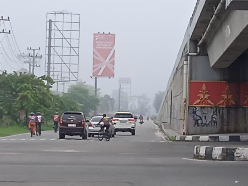 Langit Kota Pekanbaru Mulai Diselimuti Kabut Asap