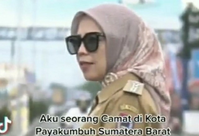 Ikuti Gaya Citayam Fashion Week, Dewi Novita Dicopot Jadi Camat di Kota Payakumbuh