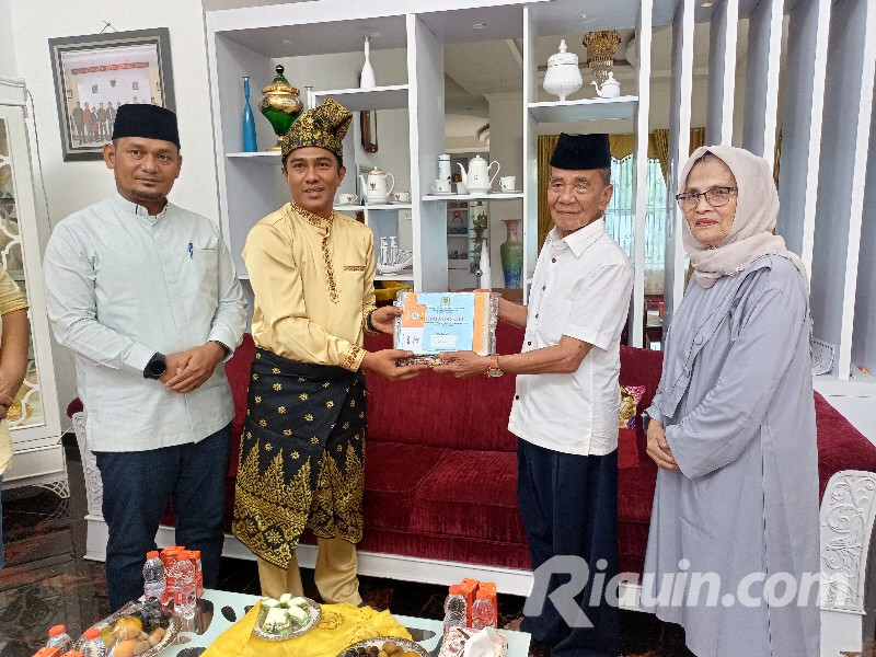 Wakil Ketua DPRD Rohil Sambangi Kediaman Annas Maamun, Ini yang Dibahas