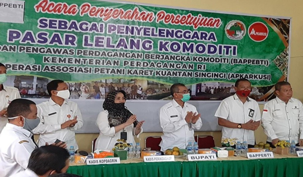 Mursini Dinilai Berhasil Naikkan Harga Karet di Kuansing