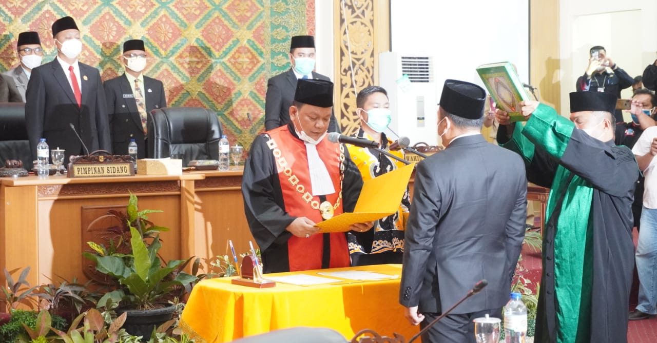 Gantikan Adi Sukemi, Baharuddin Resmi Jabat Ketua DPRD Pelalawan