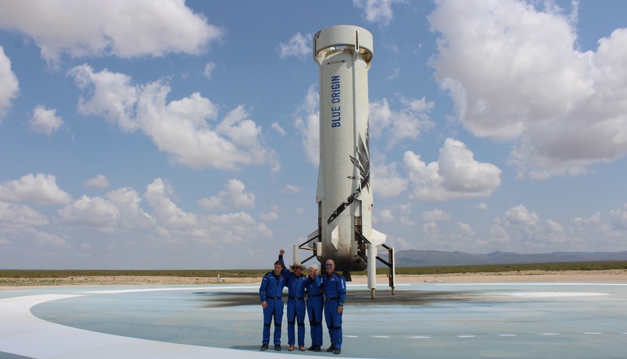 Jeff Bezos Sukses Tuntaskan Misi Luar Angkasa Pertama dengan Blue Origin