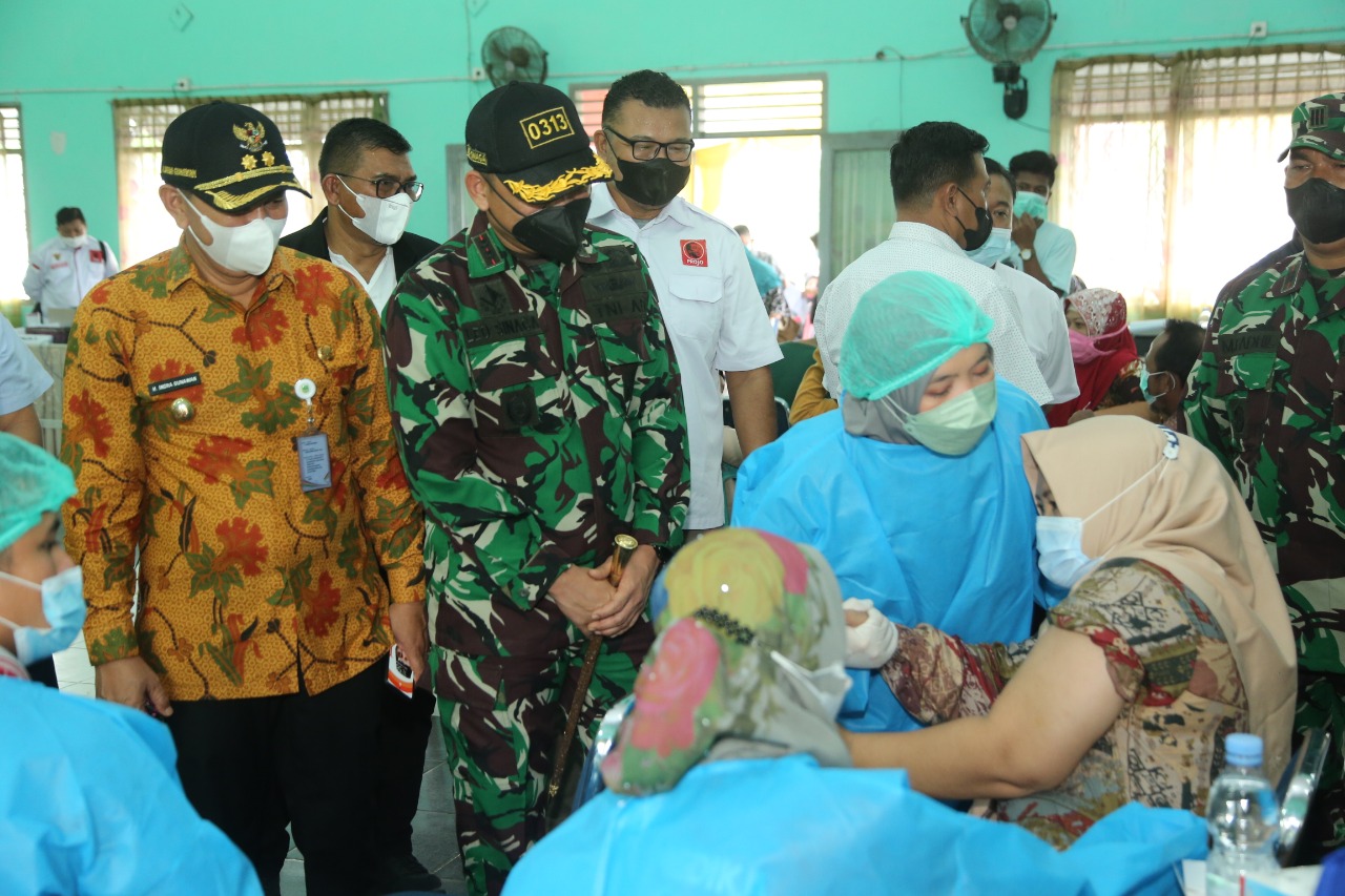 Wabup Rohul Hadiri Vaksinasi Massal 7 Juta Warga di Lingkup PTPN V
